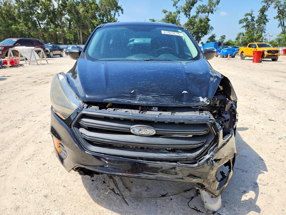 61925216 :رقم المزاد ، 1FMCU0F70JUA07168 vin ، 2018 Ford Escape مزاد بيع