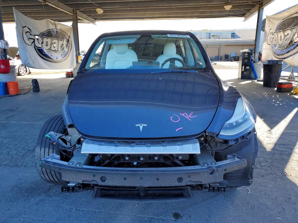 62238926 :رقم المزاد ، 7SAYGAEEXNF429246 vin ، 2022 Tesla Model Y مزاد بيع