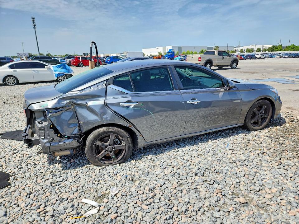 60659336 :رقم المزاد ، 1N4BL4BV6MN303623 vin ، 2021 Nissan Altima مزاد بيع