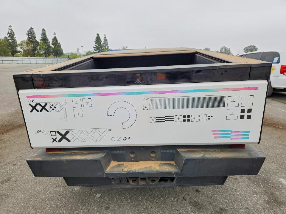 59649206 :رقم المزاد ، 7G2CEHEE2RA037271 vin ، 2024 Tesla Cybertruck مزاد بيع