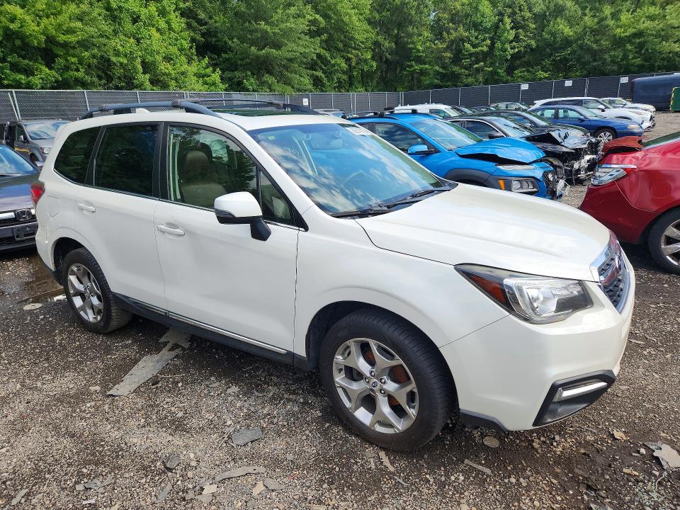 Продажа на аукционе авто 2018 Subaru Forester, vin: JF2SJAWC6JH422047, номер лота: 62019136