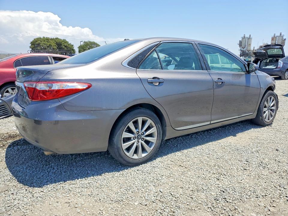 61544756 :رقم المزاد ، 4T1BF1FK3HU650866 vin ، 2017 Toyota Camry مزاد بيع