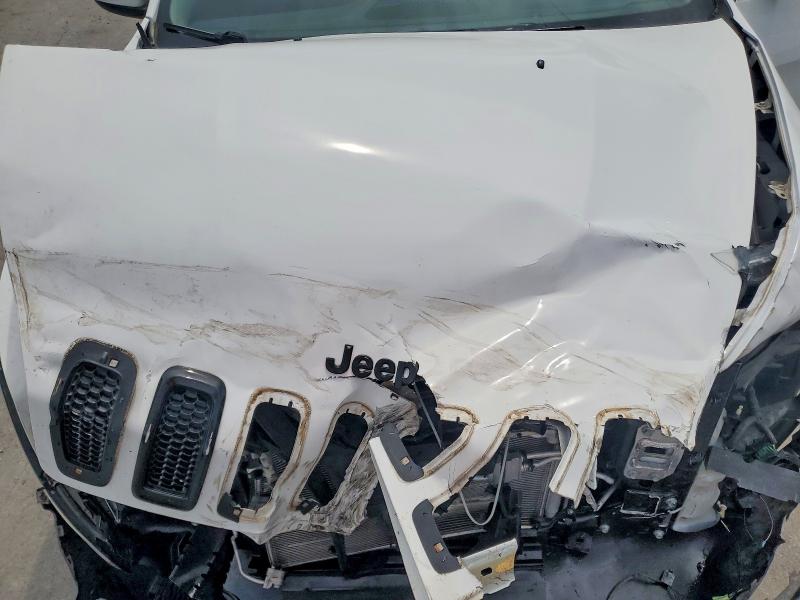 62617676 :رقم المزاد ، 1C4PJLCB4JD596900 vin ، 2018 Jeep Cherokee مزاد بيع