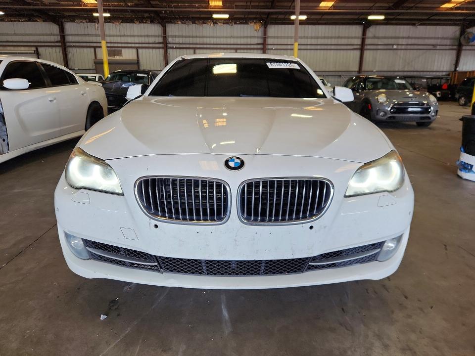 61501726 :رقم المزاد ، WBAFR1C57BC740771 vin ، 2011 Bmw 528 مزاد بيع
