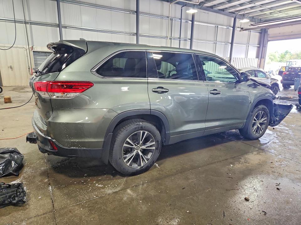 Продаж на аукціоні авто 2018 Toyota Highlander, vin: 5TDBZRFH3JS834844, номер лоту: 60195556
