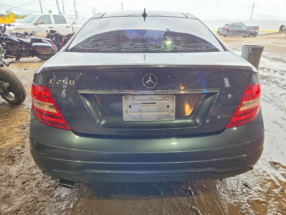 Продажа на аукционе авто 2013 Mercedes-benz C, vin: WDDGJ4HB7DG053015, номер лота: 60090806