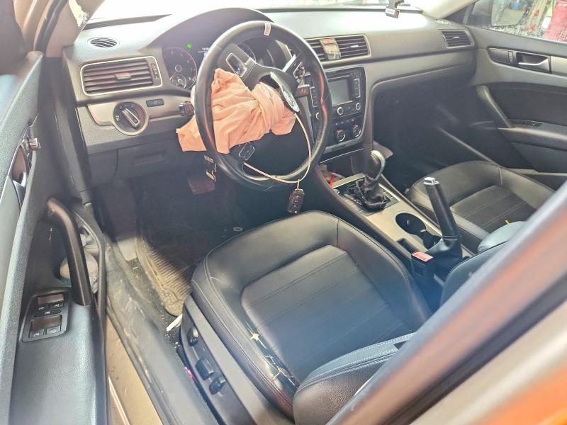 61118006 :رقم المزاد ، 1VWBT7A38FC033561 vin ، 2015 Volkswagen Passat مزاد بيع