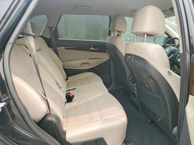 61124446 :رقم المزاد ، 5XYPGDA30HG276436 vin ، 2017 Kia Sorento مزاد بيع