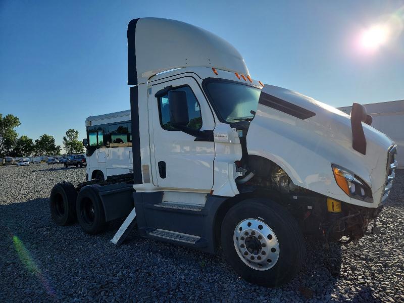 Auction sale of the 2020 Freightliner Cascadia 126, vin: 3AKJHLDV3LSLF0836, lot number: 61952636