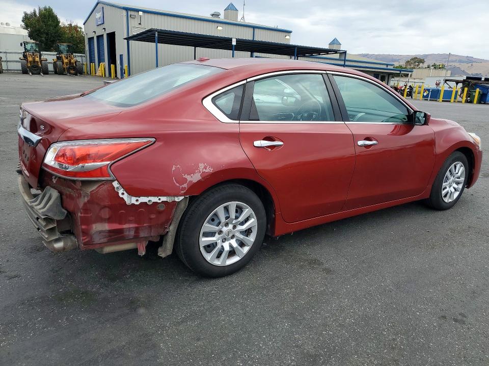 61032676 :رقم المزاد ، 1N4AL3AP9FN861932 vin ، 2015 Nissan Altima مزاد بيع