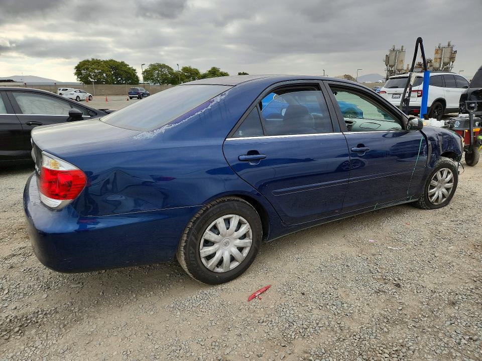 2005 Toyota Camry მანქანა იყიდება აუქციონზე, vin: 4T1BE30KX5U383485, აუქციონის ნომერი: 59259616