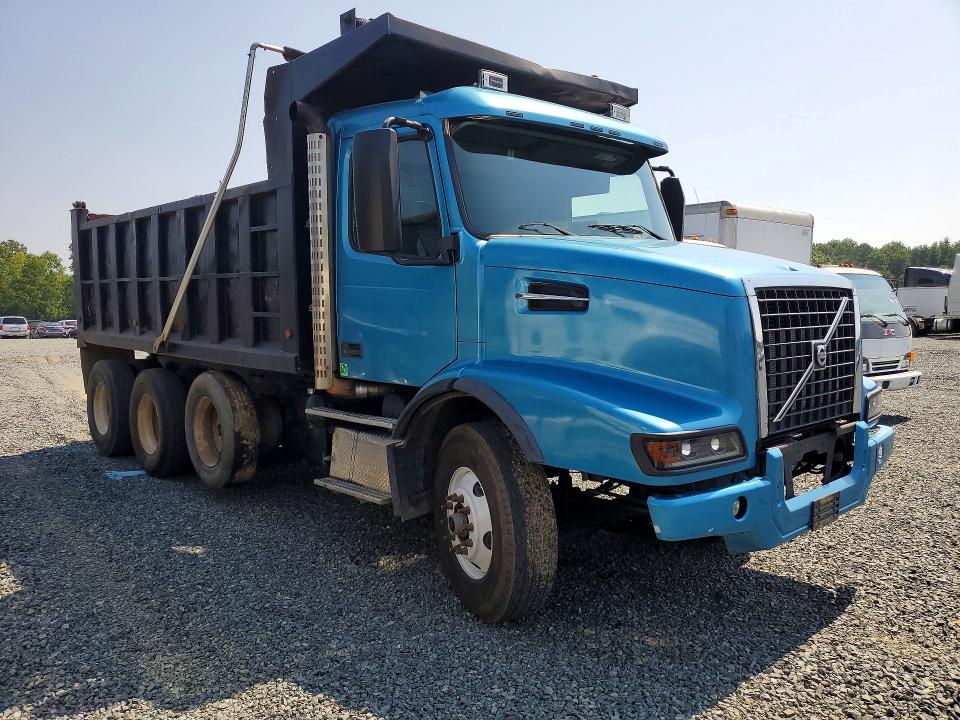 Продаж на аукціоні авто 2002 Volvo Vhd, vin: 4V5K99UF32N310912, номер лоту: 61794946
