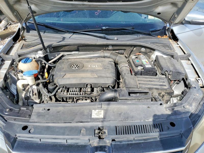60672096 :رقم المزاد ، 1VWAT7A37FC056700 vin ، 2015 Volkswagen Passat مزاد بيع