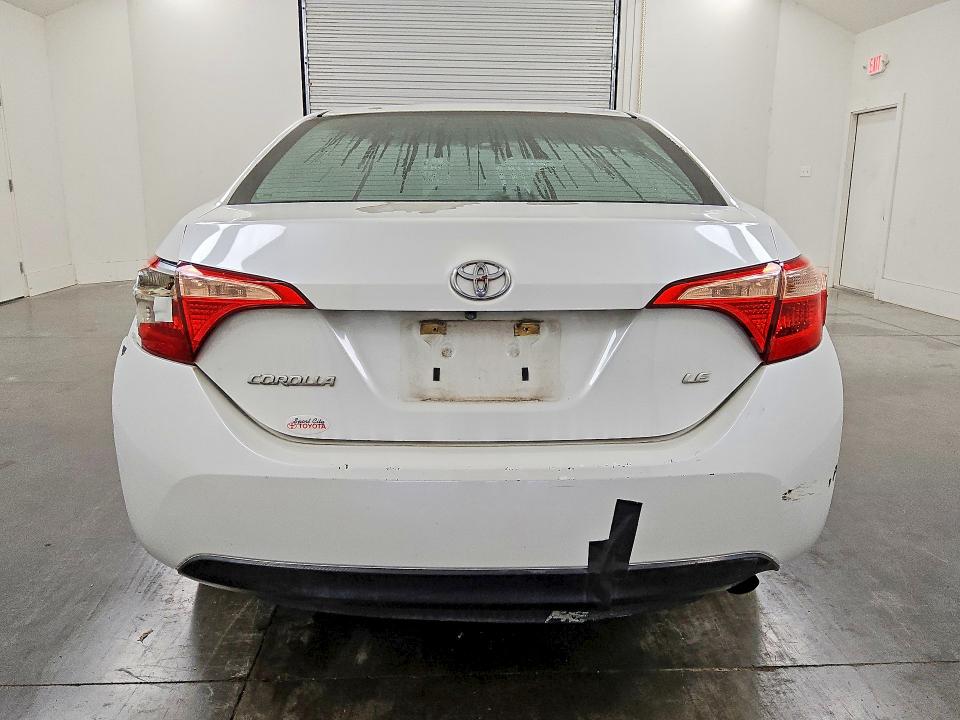 61195836 :رقم المزاد ، 5YFBURHE9HP645684 vin ، 2017 Toyota Corolla مزاد بيع