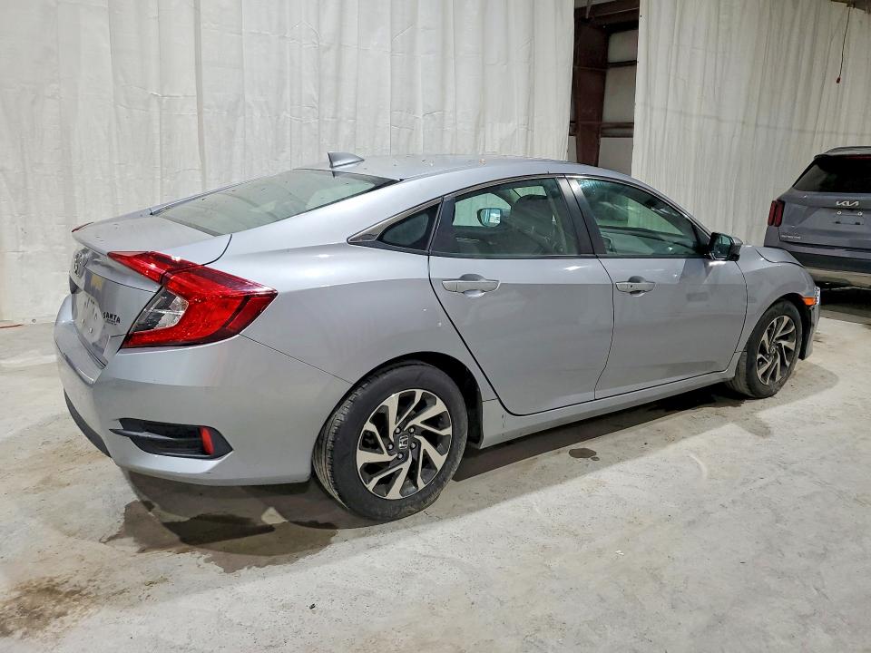 Продаж на аукціоні авто 2018 Honda Civic, vin: 2HGFC2F77JH525203, номер лоту: 60929936