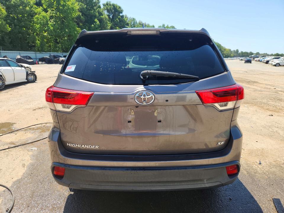 63494426 :رقم المزاد ، 5TDKZRFH4JS282643 vin ، 2018 Toyota Highlander مزاد بيع