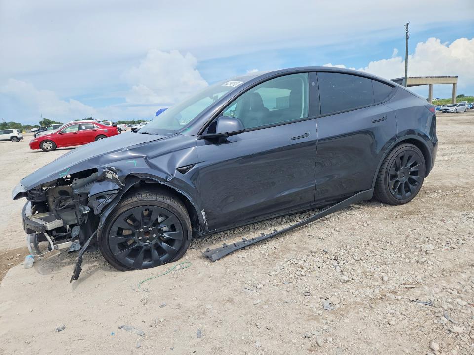 2024 Tesla Model Y მანქანა იყიდება აუქციონზე, vin: 7SAYGDED9RF056098, აუქციონის ნომერი: 62392216
