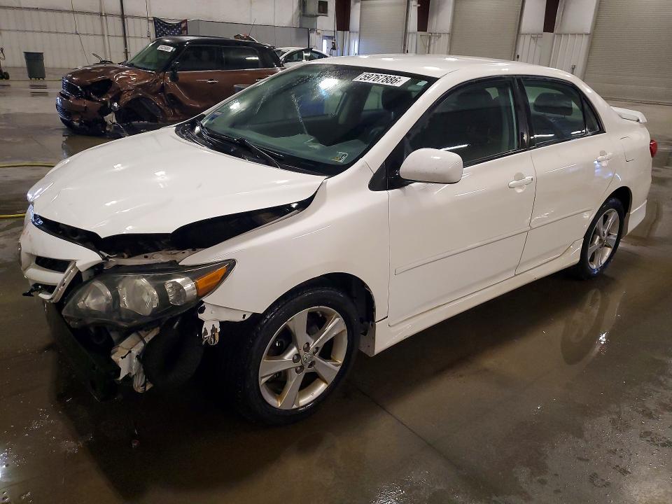 59767886 :رقم المزاد ، 2T1BU4EE2DC990640 vin ، 2013 Toyota Corolla مزاد بيع