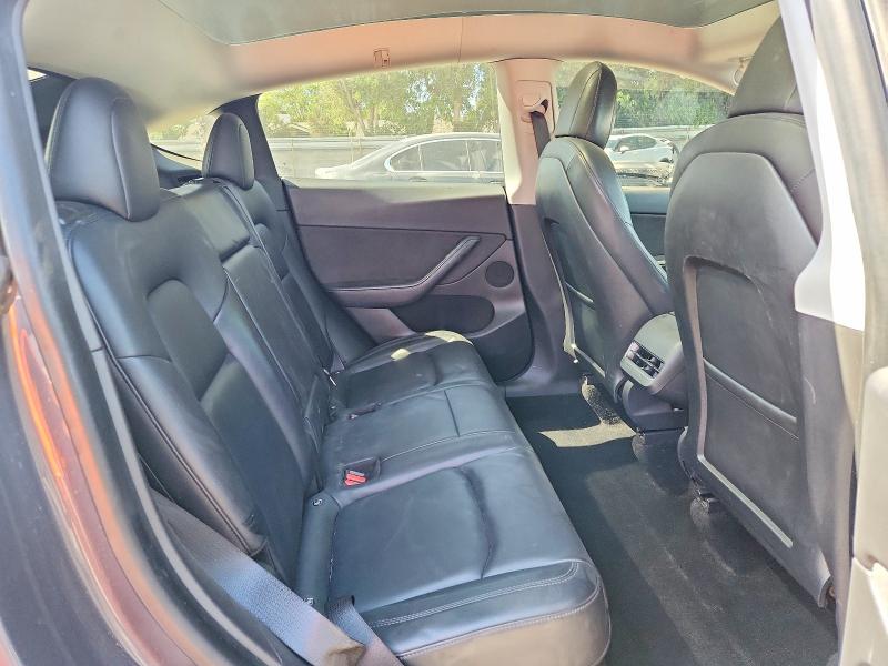 60846376 :رقم المزاد ، 5YJYGDED8MF124395 vin ، 2021 Tesla Model  Y مزاد بيع