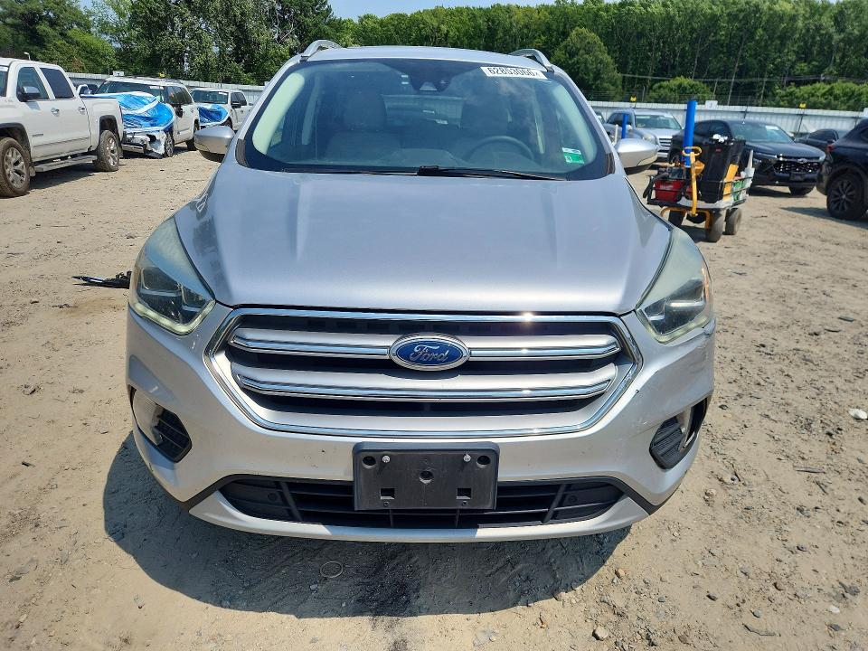 62853066 :رقم المزاد ، 1FMCU9J9XHUD60640 vin ، 2017 Ford Escape مزاد بيع