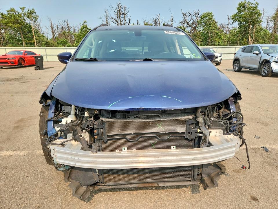 60698296 :رقم المزاد ، 2C4RC1BG4HR519651 vin ، 2017 Chrysler Pacifica مزاد بيع