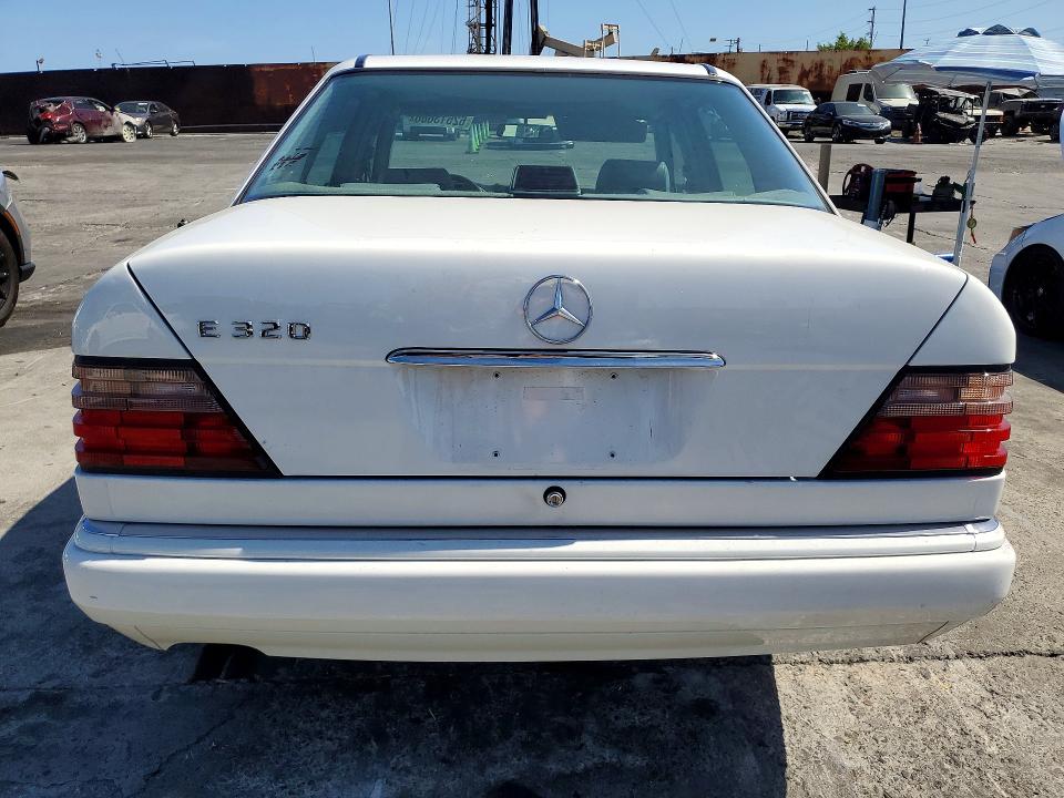 1995 Mercedes-benz E მანქანა იყიდება აუქციონზე, vin: WDBEA32EXSC271970, აუქციონის ნომერი: 62513686