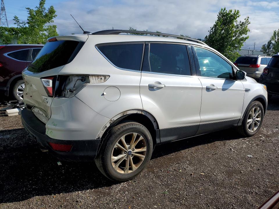 61301036 :رقم المزاد ، 1FMCU0GD9HUD70602 vin ، 2017 Ford Escape مزاد بيع