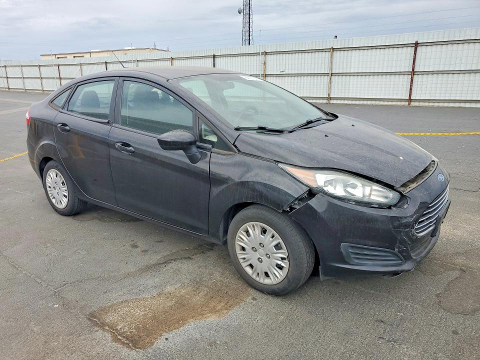 60127976 :رقم المزاد ، 3FADP4AJ8FM195921 vin ، 2015 Ford Fiesta مزاد بيع
