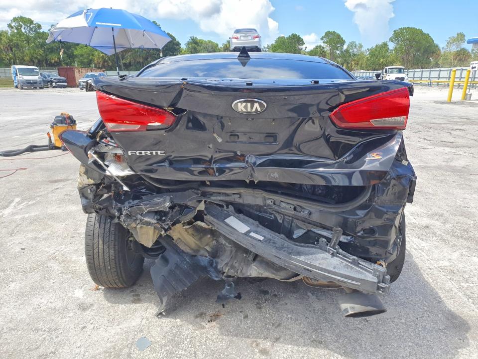 62440096 :رقم المزاد ، 3KPFL4A72HE115271 vin ، 2017 Kia Forte مزاد بيع