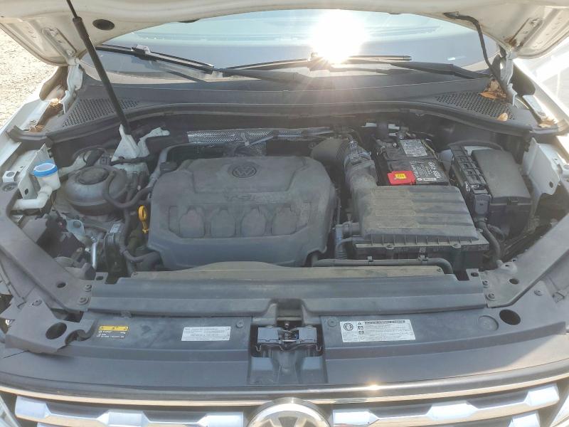 53244406 :رقم المزاد ، 3VV3B7AX7JM073958 vin ، 2018 Volkswagen Tiguan مزاد بيع