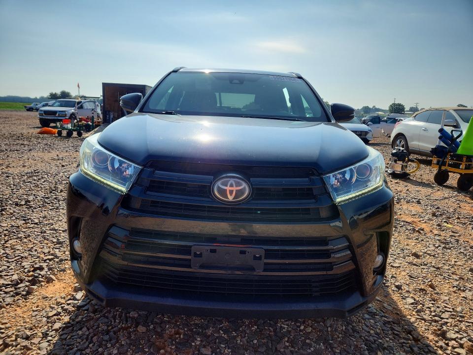 59821966 :رقم المزاد ، 5TDJZRFH6HS358109 vin ، 2017 Toyota Highlander مزاد بيع