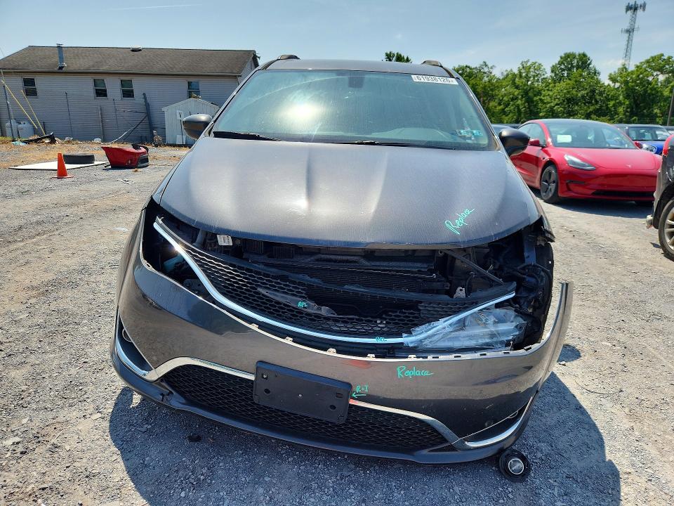 61938126 :رقم المزاد ، 2C4RC1BG6HR805209 vin ، 2017 Chrysler Pacifica مزاد بيع