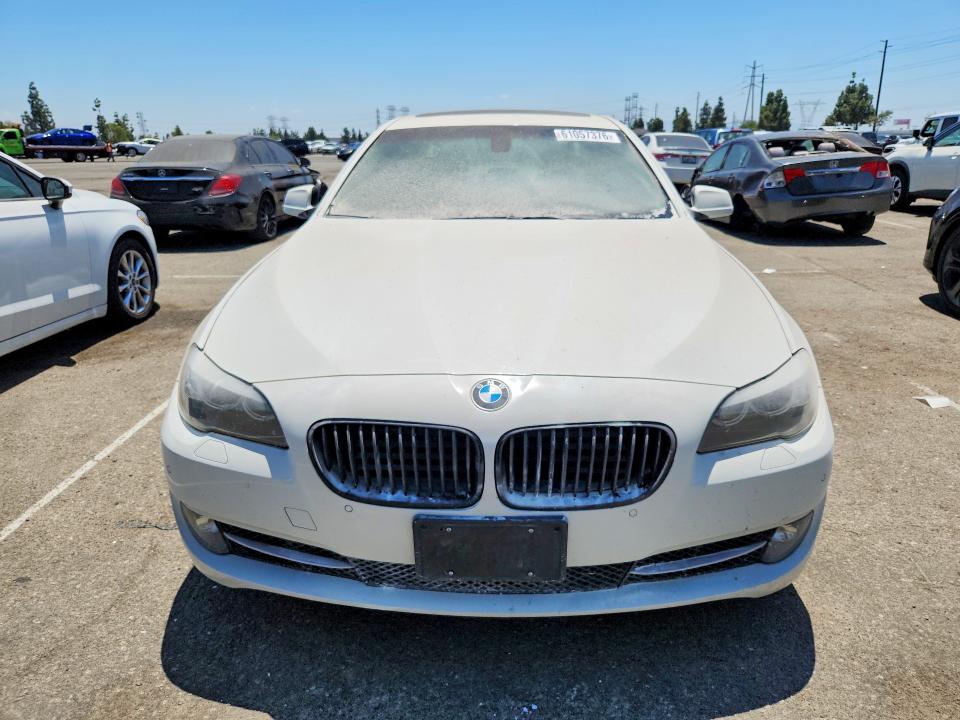61057376 :رقم المزاد ، WBAFR9C52BC618267 vin ، 2011 Bmw 550 مزاد بيع