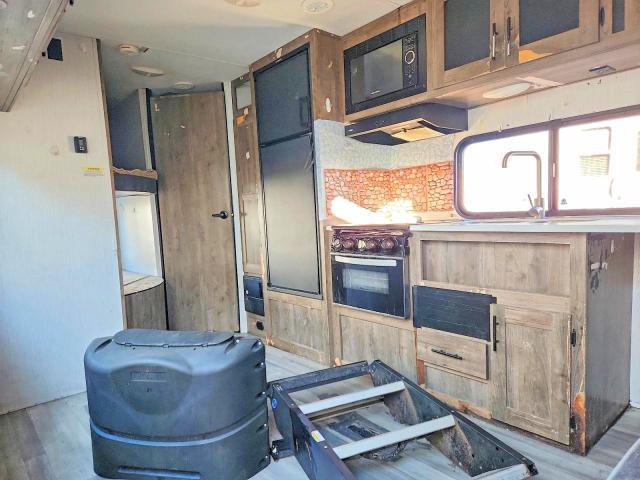 60028916 :رقم المزاد ، 5SFPB3029ME461540 vin ، 2021 Pioneer Travel Trailer مزاد بيع