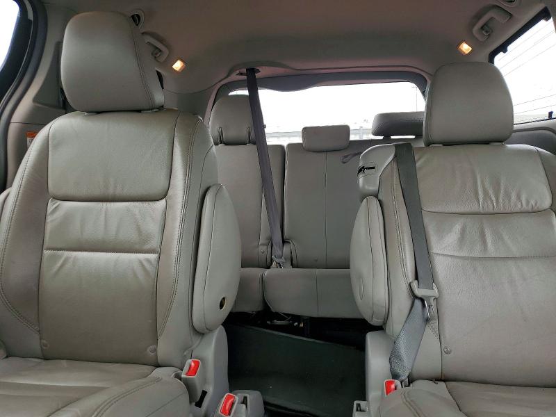 61737636 :رقم المزاد ، 5TDYK3DC4FS601176 vin ، 2015 Toyota Sienna مزاد بيع