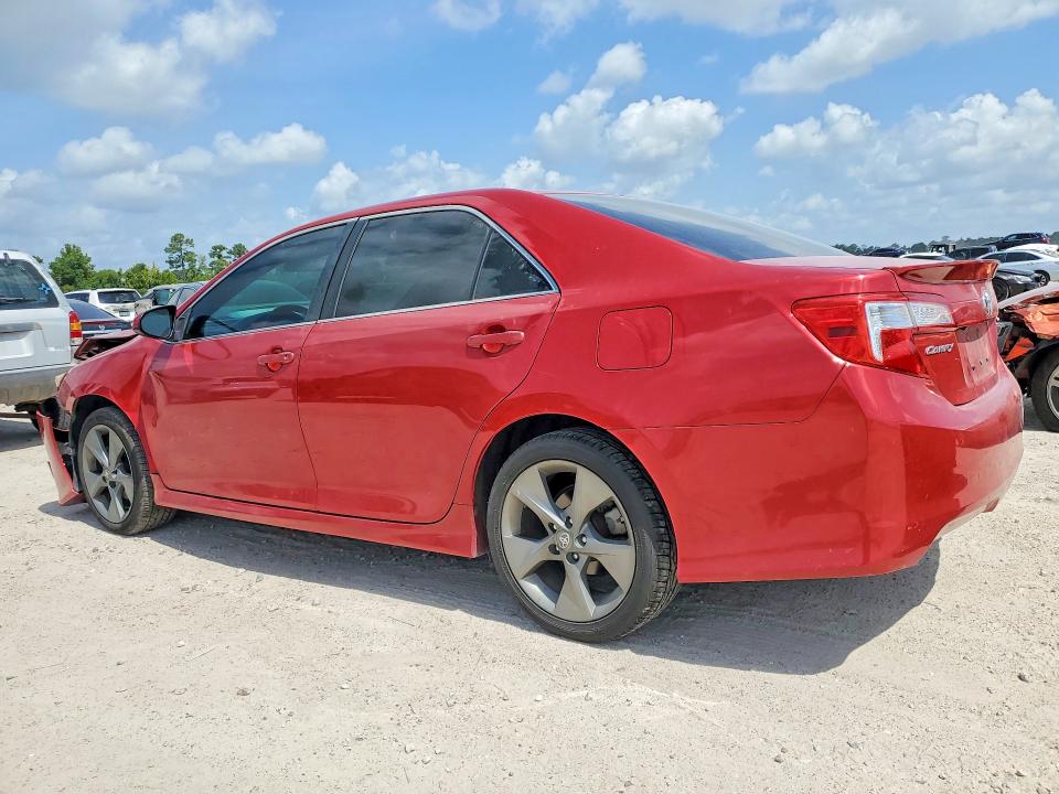 62768526 :رقم المزاد ، 4T1BF1FK2EU819741 vin ، 2014 Toyota Camry مزاد بيع