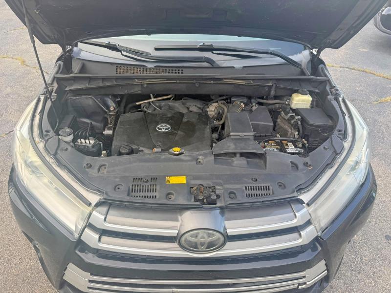 Auction sale of the 2017 Toyota Highlander, vin: 5TDJZRFH6HS371118, lot number: 63611696