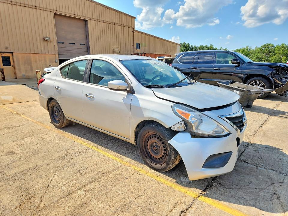 59981756 :رقم المزاد ، 3N1CN7AP2HK451120 vin ، 2017 Nissan Versa مزاد بيع