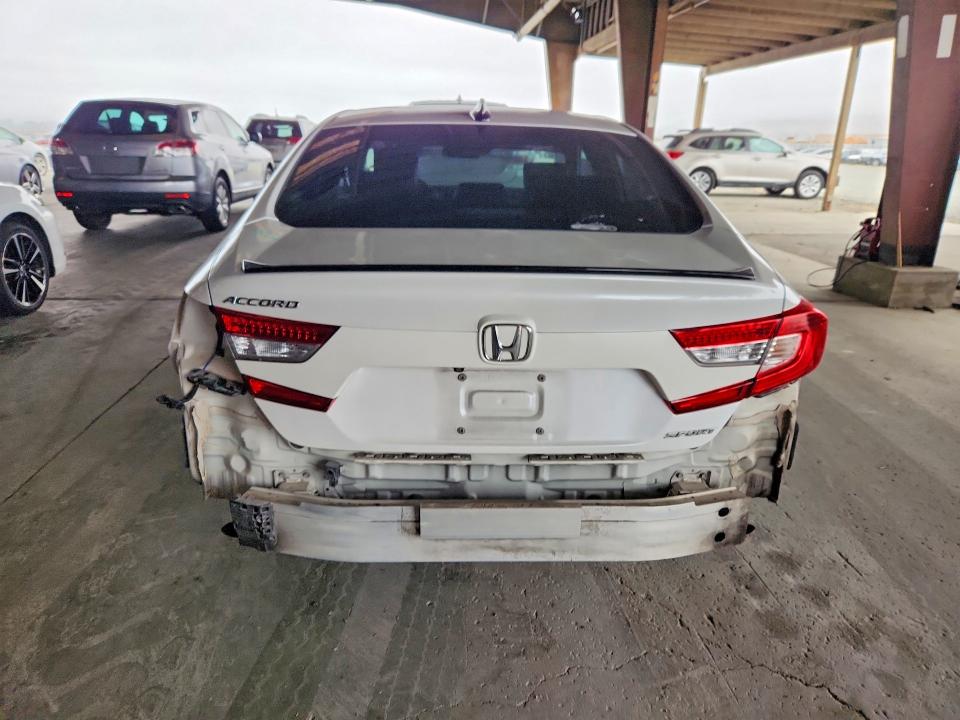 60651326 :رقم المزاد ، 1HGCV1F31MA056262 vin ، 2021 Honda Accord مزاد بيع