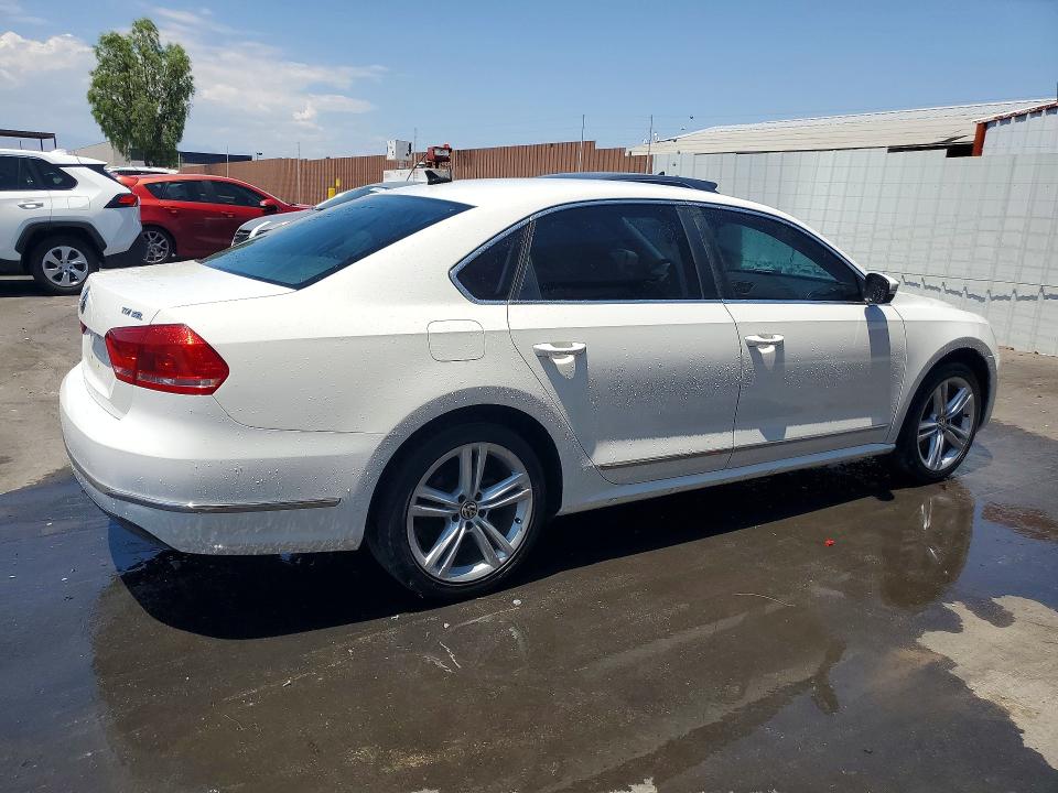 62301316 :رقم المزاد ، 1VWCN7A31DC106300 vin ، 2013 Volkswagen Passat مزاد بيع