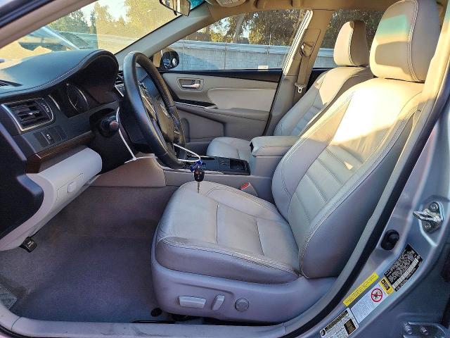 61557156 :رقم المزاد ، 4T4BF1FKXGR565317 vin ، 2016 Toyota Camry مزاد بيع