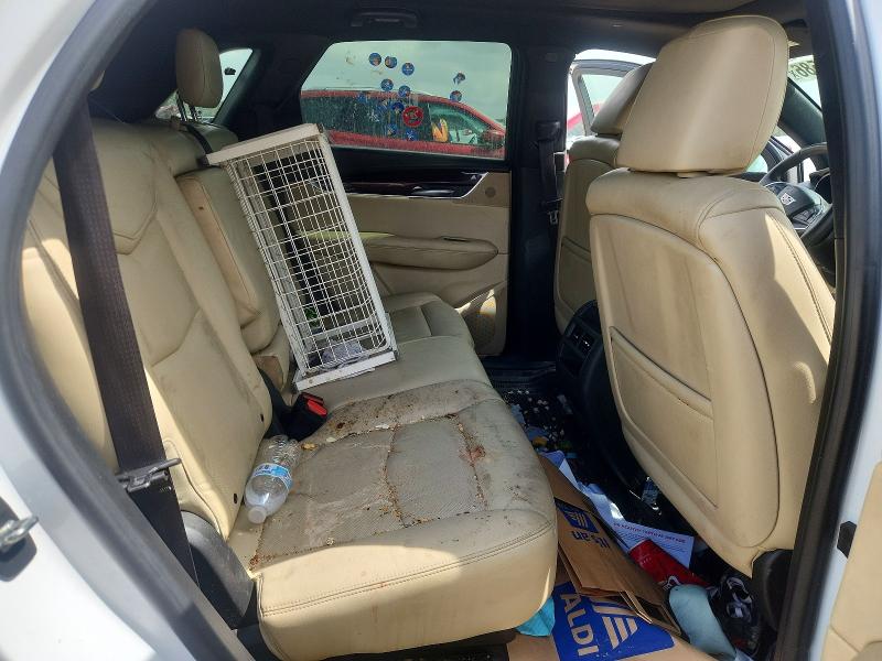 60450586 :رقم المزاد ، 1GYKNBRS8HZ172563 vin ، 2017 Cadillac Xt5 مزاد بيع