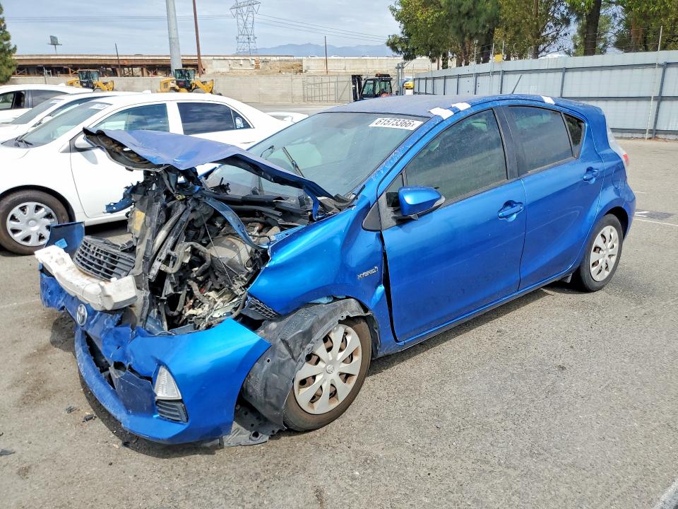61573366 :رقم المزاد ، JTDKDTB30D1540244 vin ، 2013 Toyota Prius C مزاد بيع