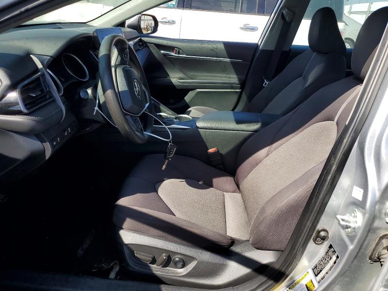 61055086 :رقم المزاد ، 4T1C11AK8NU631963 vin ، 2022 Toyota Camry مزاد بيع