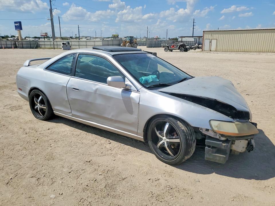 Auction sale of the 2000 Honda Accord 2d Ex, vin: 1HGCG3256YA018237, lot number: 60012426