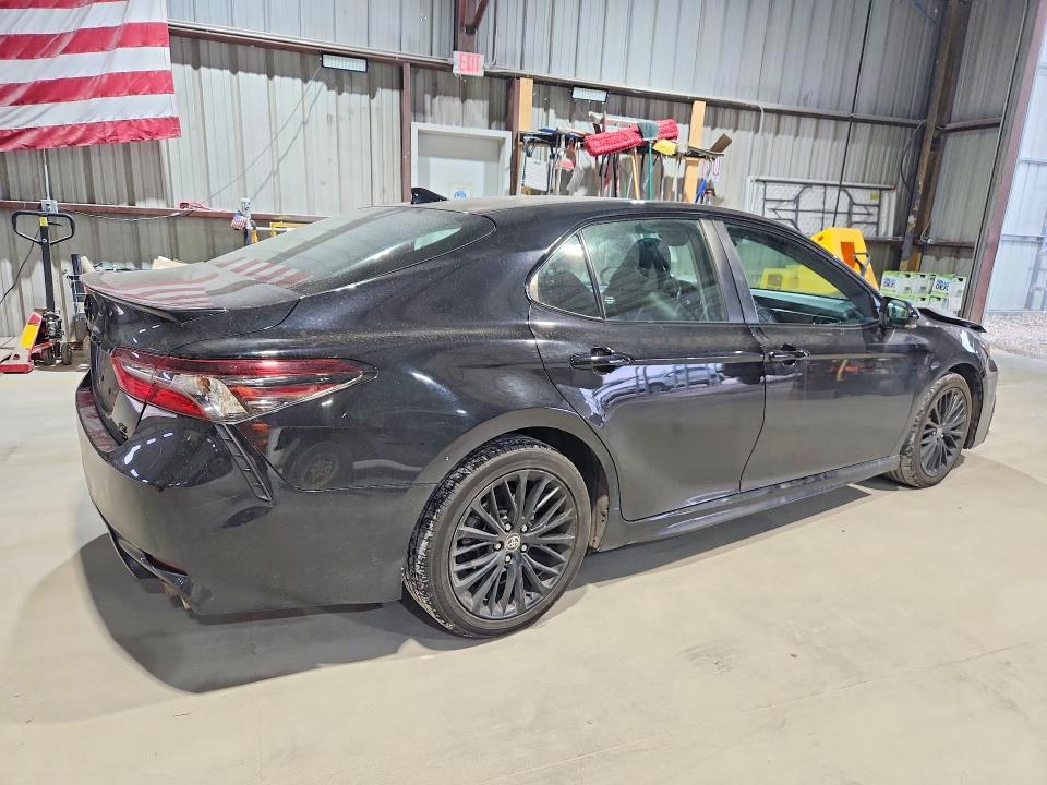 62930796 :رقم المزاد ، 4T1G11BK6NU069318 vin ، 2022 Toyota Camry مزاد بيع