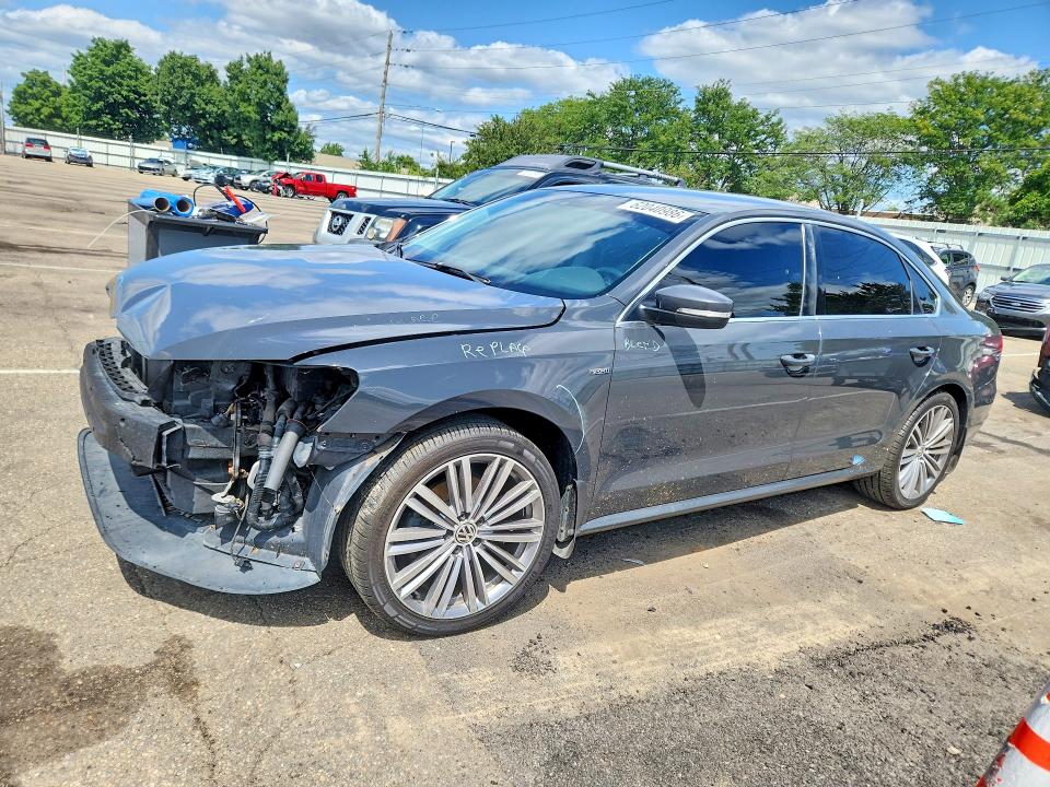 2015 Volkswagen Passat მანქანა იყიდება აუქციონზე, vin: 1VWBT7A34FC072681, აუქციონის ნომერი: 62040986