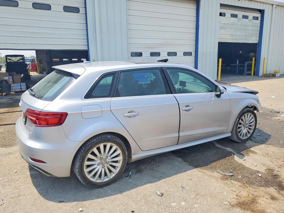 63313626 :رقم المزاد ، WAUTPBFF3HA055237 vin ، 2017 Audi A3 مزاد بيع