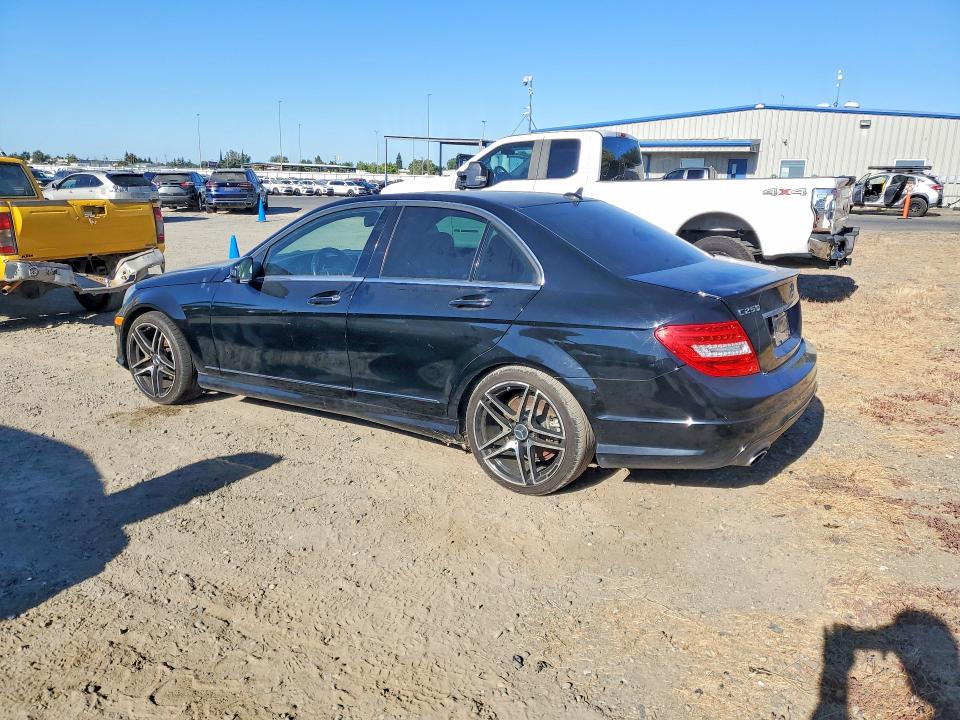 2013 Mercedes-benz C მანქანა იყიდება აუქციონზე, vin: WDDGF4HB2DA872826, აუქციონის ნომერი: 62664536