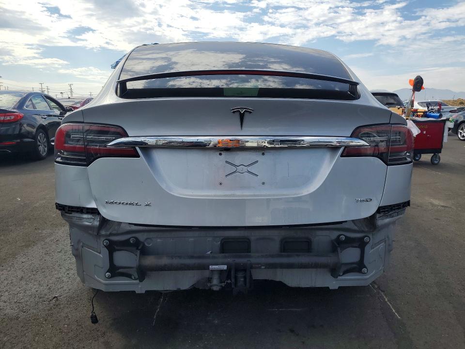 Продажа на аукционе авто 2018 Tesla Model X, vin: 5YJXCBE29JF101973, номер лота: 60886176